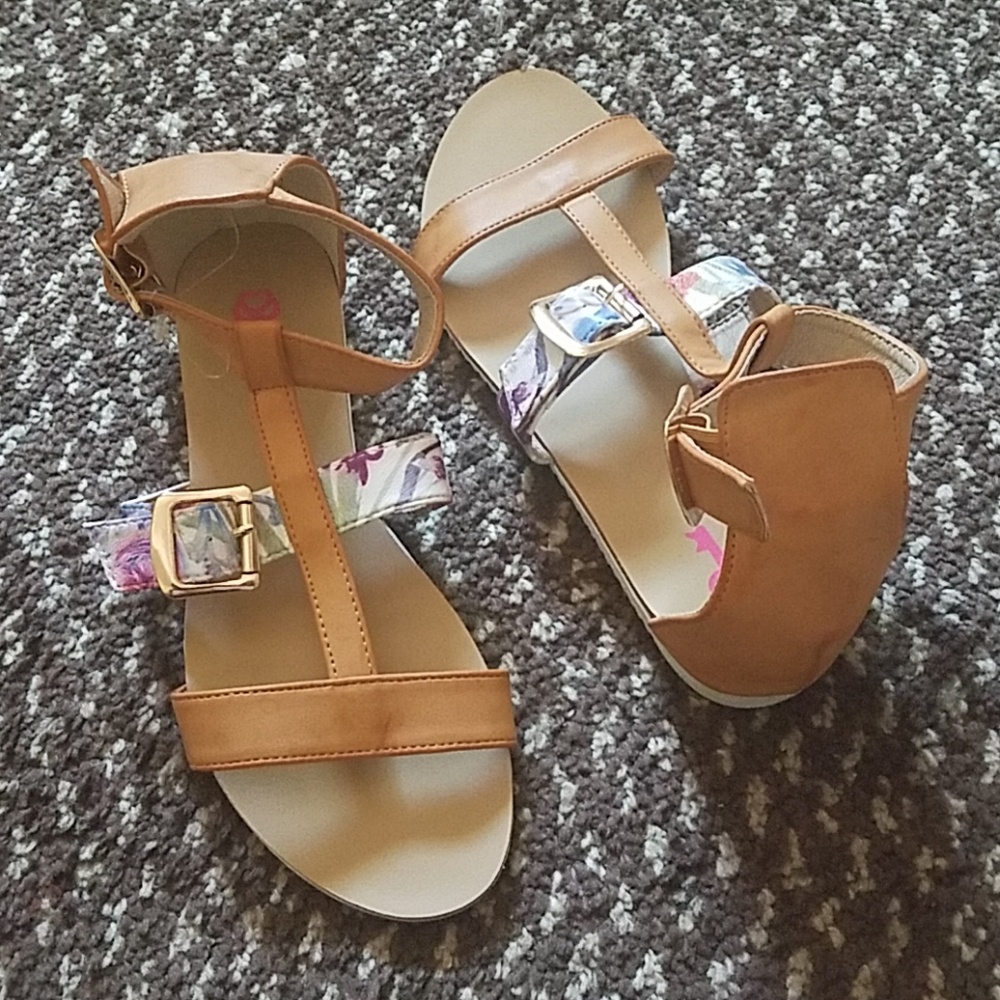 Sandals - Picture 3 of 3